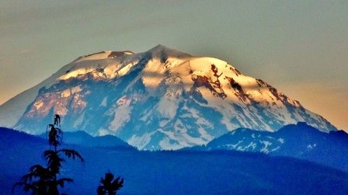 An unexpected light on Mt. Rainier. I dropped my dinner and grabbed my camera.  :^)